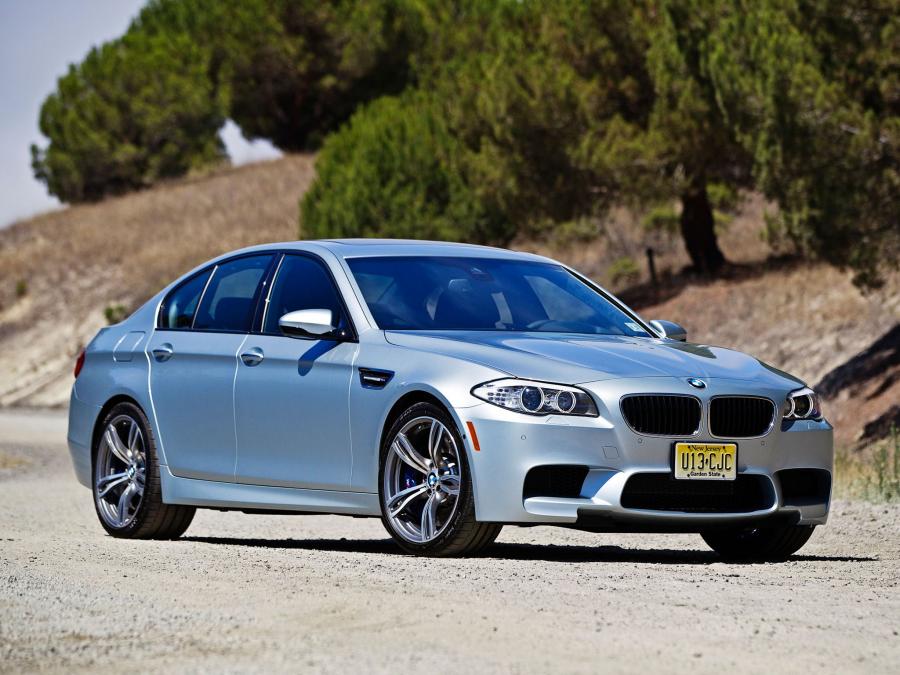  BMW M5 2011 года  (US) (фото 11 из 24)